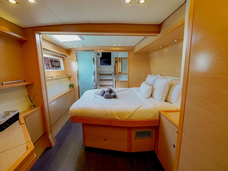 Pronájem Jachta Lagoon s licencí