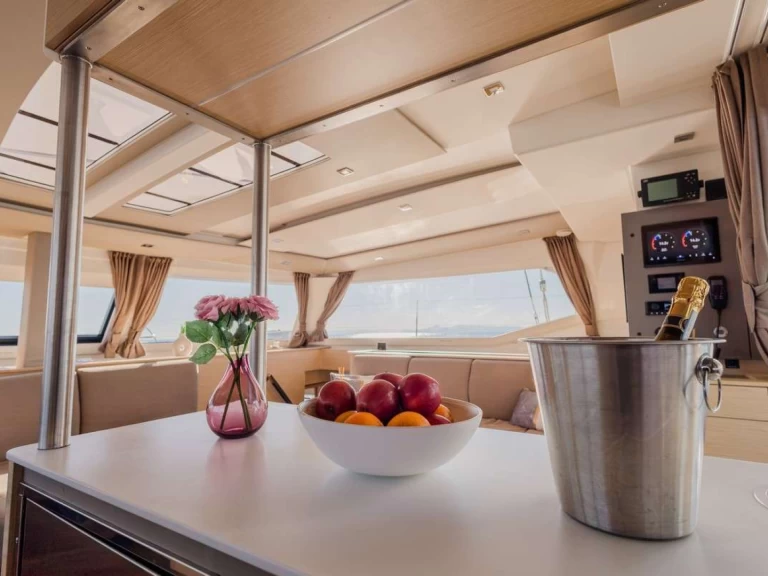 Pronájem Jachta Fountaine Pajot s licencí