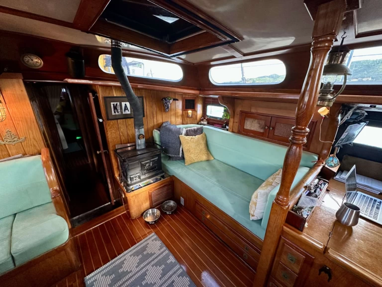 Pronájem lodi Newport lákavé ceny KAI