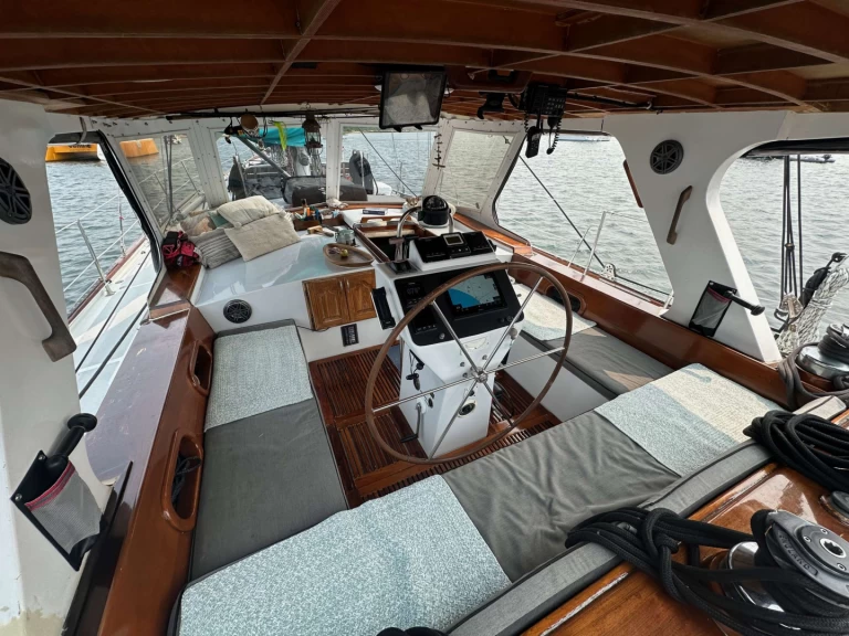 Pronájem lodi Wellington KAI v Newport na Samboatu