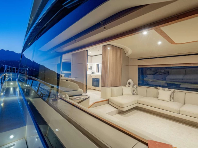 Azimut SBK jednotlivci a charterové společnosti v Riposto