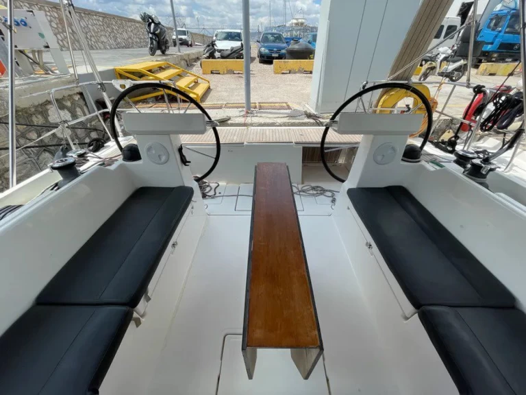 Pronajmout si Bavaria Bavaria C45 Holiday v Alimos