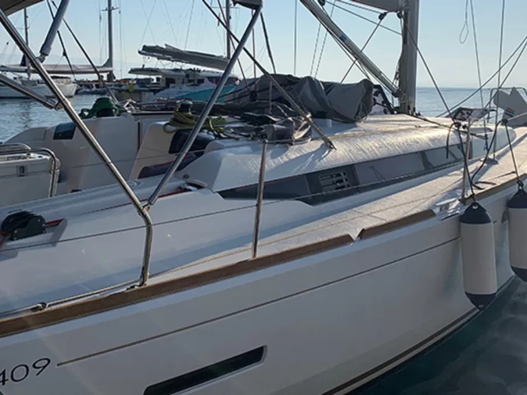 Pronájem Plachetnice Jeanneau s licencí