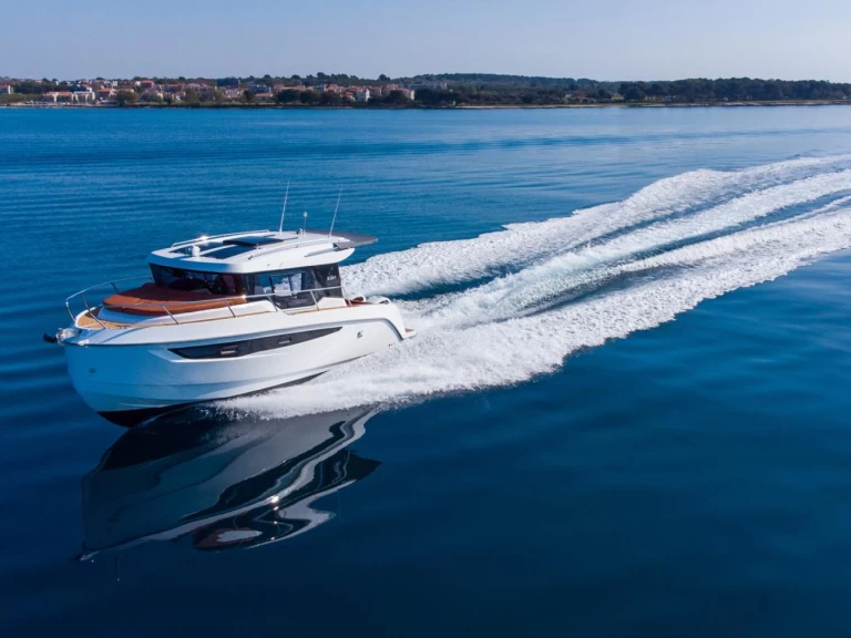 Pronájem Motorová loď Kavi Yacht s licencí