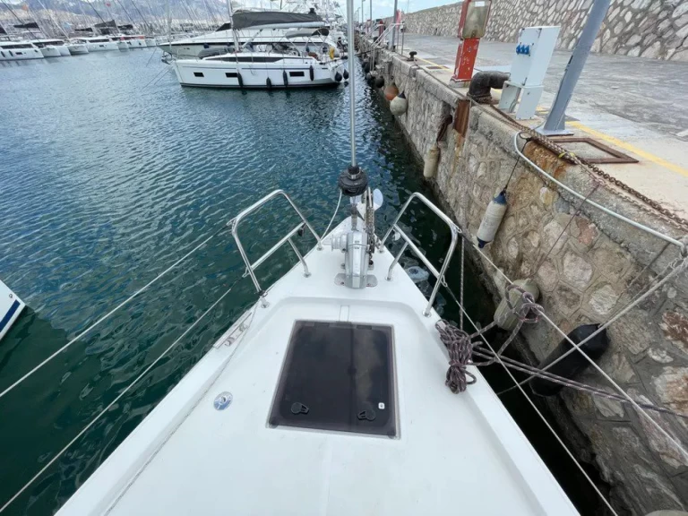 Pronajmout si Bavaria Bavaria C45 Holiday v Alimos