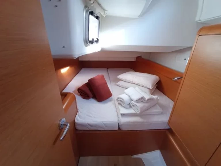 Pronajmout si Jeanneau Sun Odyssey 439 v Lefkáda