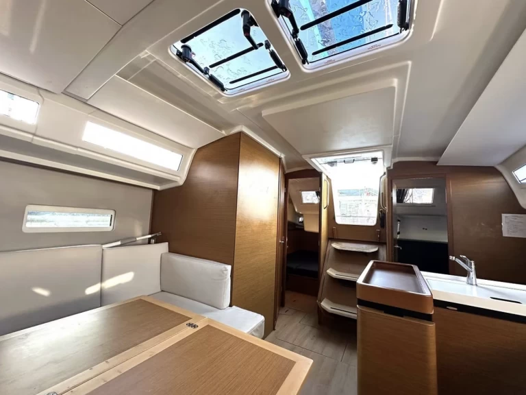 Pronájem lodi Saint-Malo lákavé ceny Sun Odyssey 410