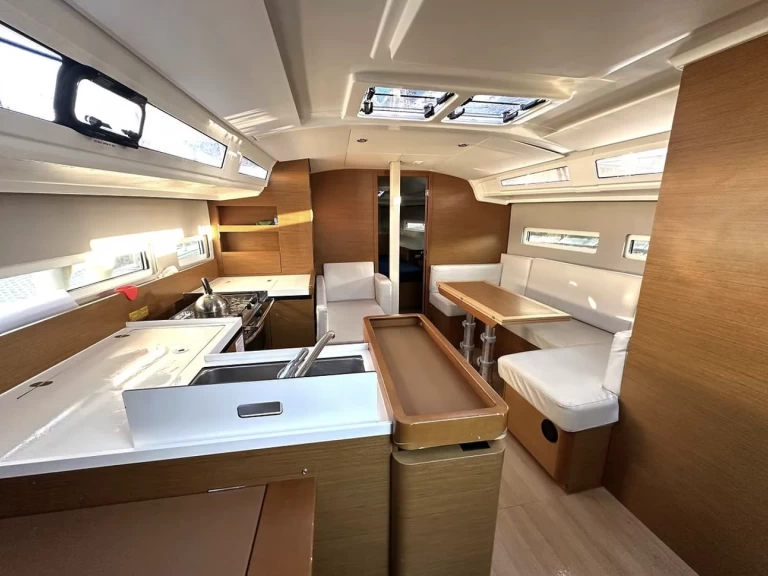 Pronájem lodi Jeanneau Sun Odyssey 410 v Saint-Malo na Samboatu