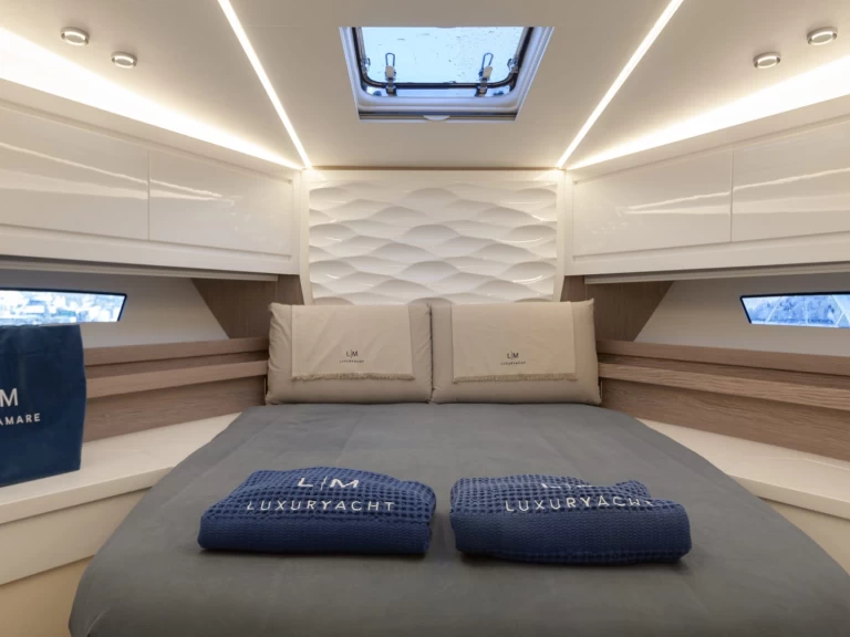 Pronájem lodi Salerno lákavé ceny Fiart 4Seven