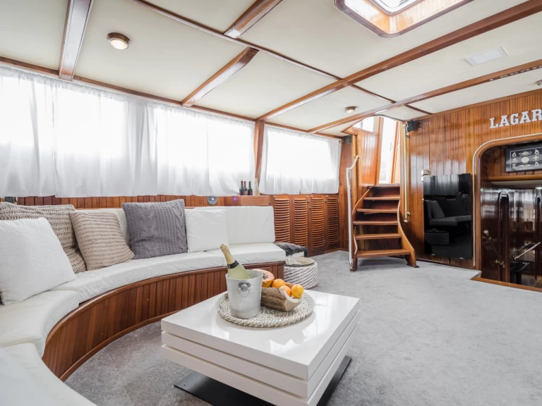 Pronajmout Plachetnice se skipperem či ne Agantur v Ibiza Town