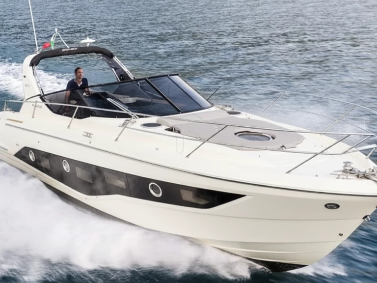 Pronajmout si Cranchi Z 35 v Sorrento