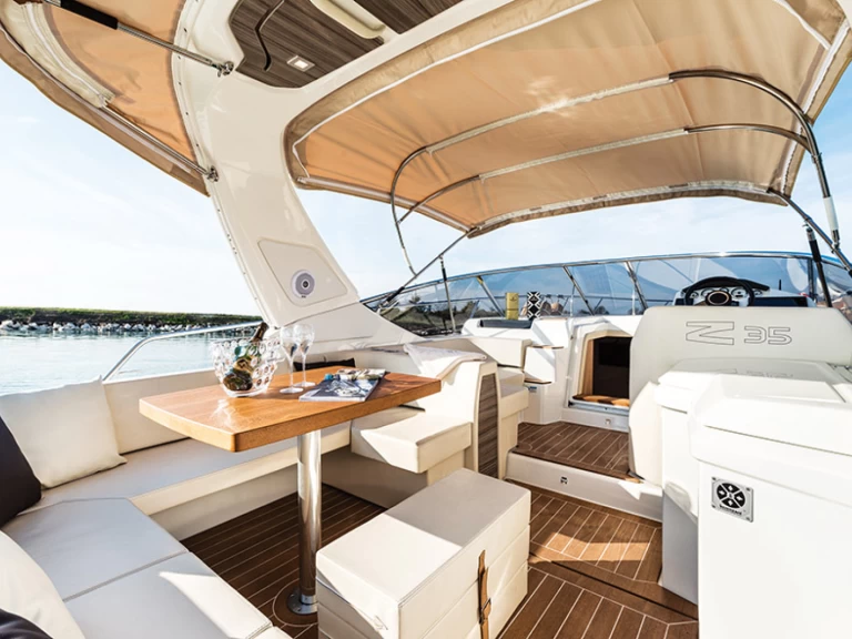 Pronájem Motorová loď Cranchi s licencí