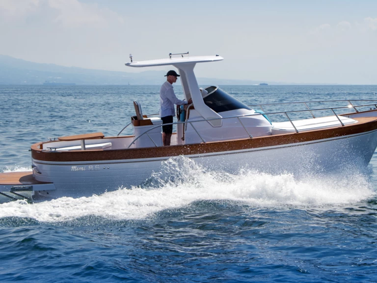 Pronájem Motorová loď Mimi s licencí