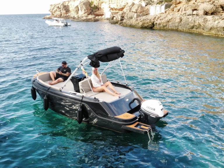 Pronájem lodi San Antonio Port lákavé ceny Open 500 Classic