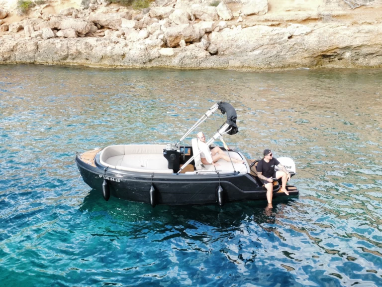 Pronajmout si Mareti Open 500 Classic v San Antonio Port