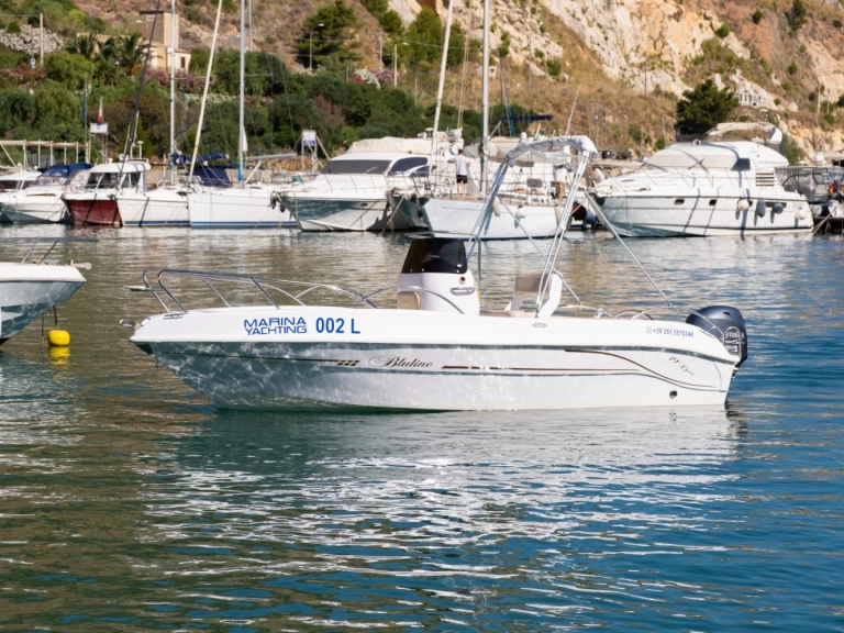 bluline cantiere tancredi bluline jednotlivci a charterové společnosti v Castellammare del Golfo