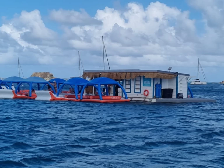 Pronajmout si Bénéteau Flyer 650 Open v Marigot