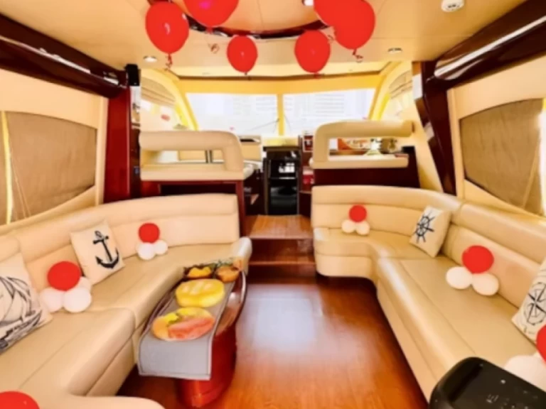 Majesty Yachts 50 jednotlivci a charterové společnosti v Dubai Marina