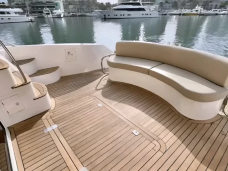 Pronájem jachty v Dubai Marina -Majesty Yachts 50 na Samboatu