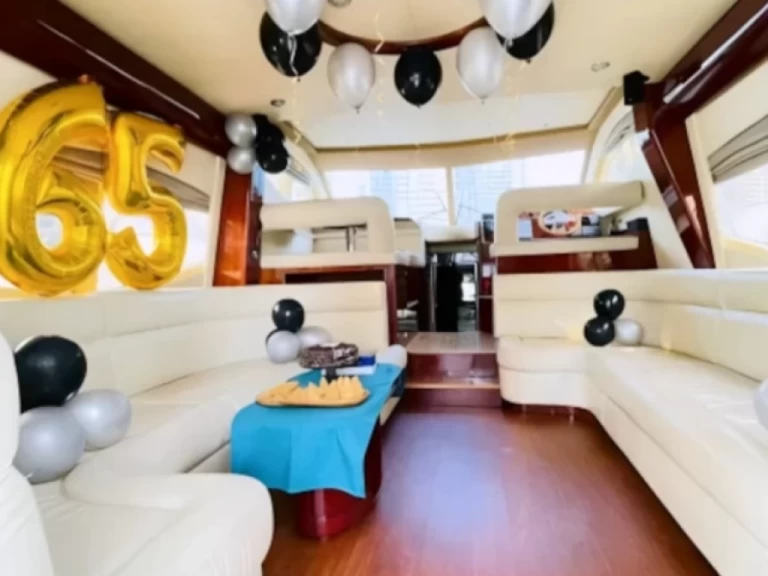 Pronajmout si Majesty Yachts 50 v Dubai Marina
