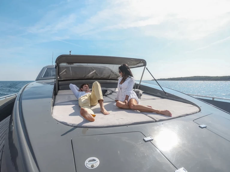 Pronájem lodi Saint-Tropez lákavé ceny A4