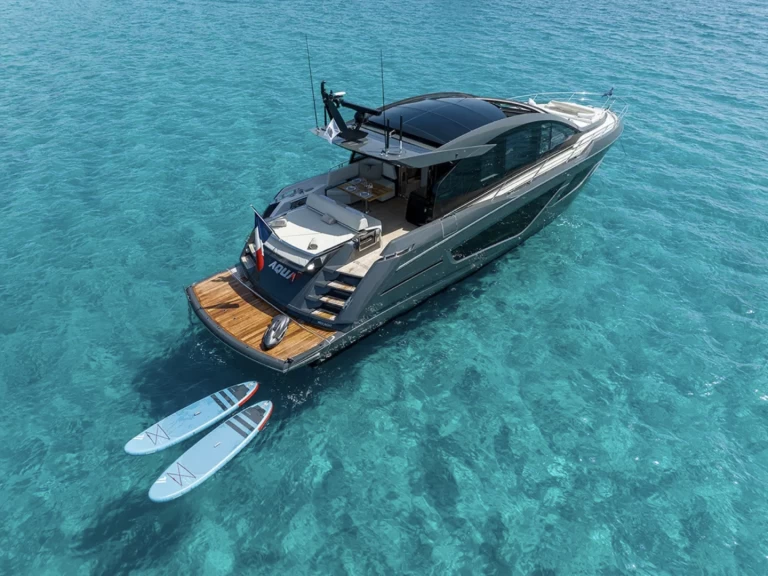 Pronájem Jachta Sunseeker s licencí