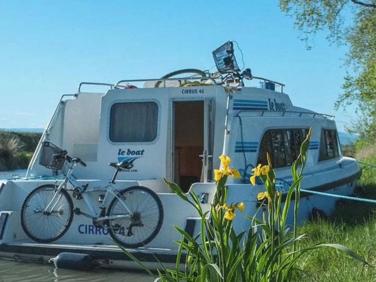 Pronajmout Motorová loď se skipperem či ne  v Saint-Gilles-Croix-de-Vie