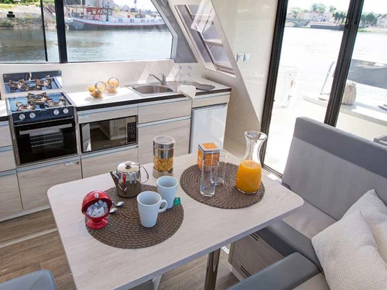 Le Boat Horizon 2 jednotlivci a charterové společnosti v Homps