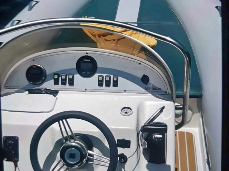 Pronajmout Polotuhá loď se skipperem či ne Davidboat v Vieste