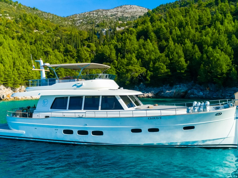 Pronájem lodi Dubrovník lákavé ceny Motoryacht C9