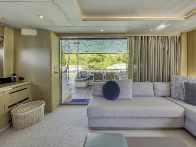 Princess Princess 85 jednotlivci a charterové společnosti v Trogir