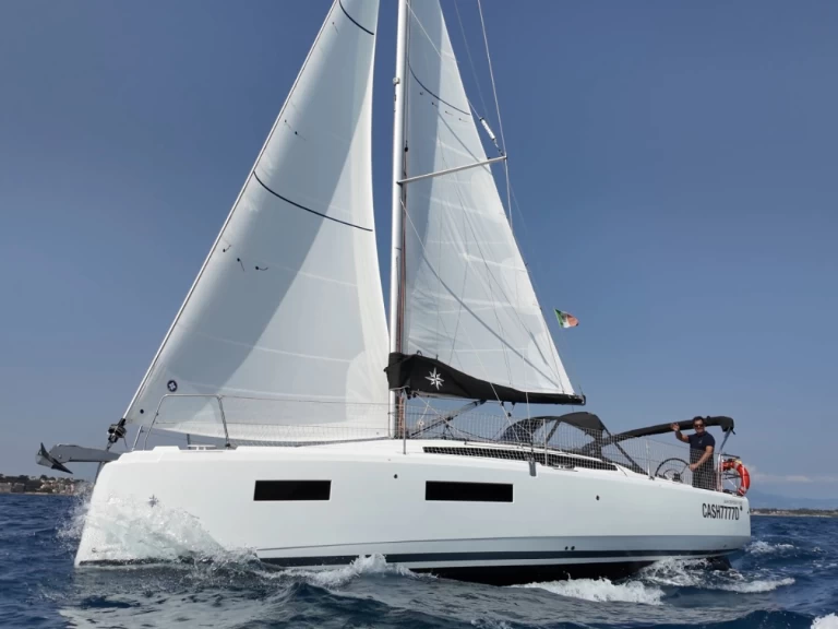 Pronajmout si Jeanneau Sun Odyssey 380 v Nettuno