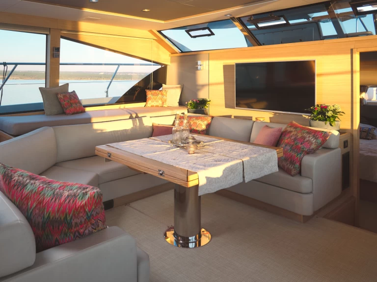 Aquila Aquila 54 jednotlivci a charterové společnosti v Šibenik 