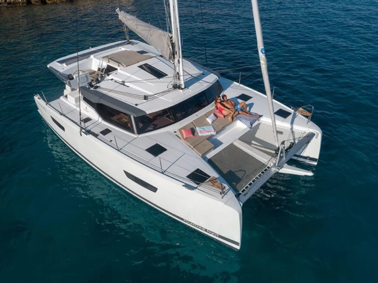 Fountaine Pajot Astrea 42 jednotlivci a charterové společnosti v Palermo