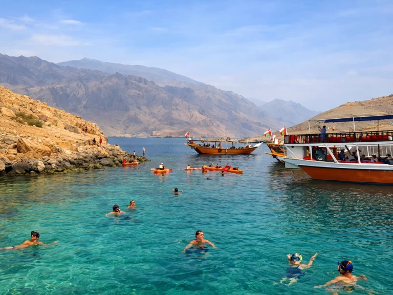 Pronajmout si Custom Made custom v Khasab