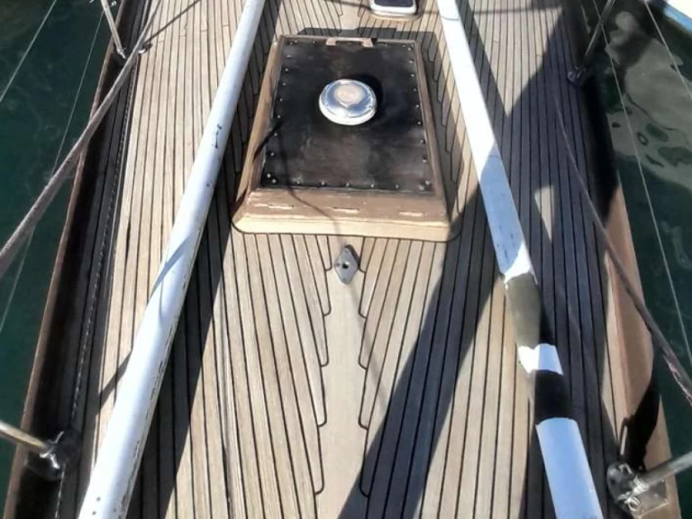 Pronájem lodi Genova lákavé ceny First 42