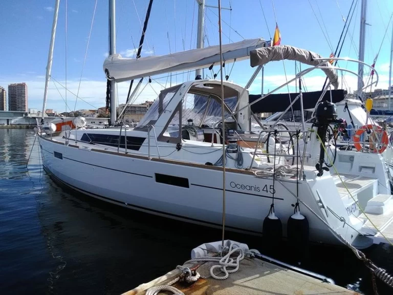 Pronajmout si Bénéteau Oceanis 45 v Palamos