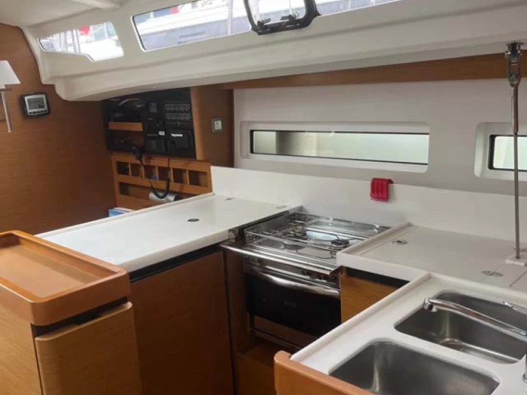Pronájem lodi Jeanneau Sun Odyssey 440 v Castellammare di Stabia na Samboatu