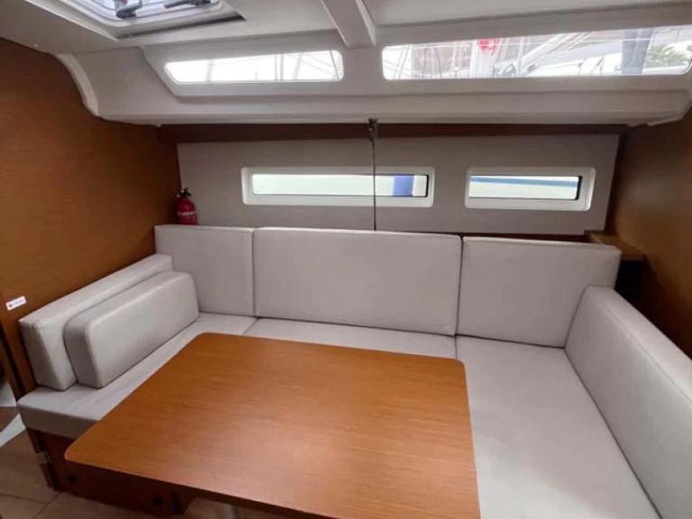 Pronajmout Plachetnice se skipperem či ne Jeanneau v Castellammare di Stabia