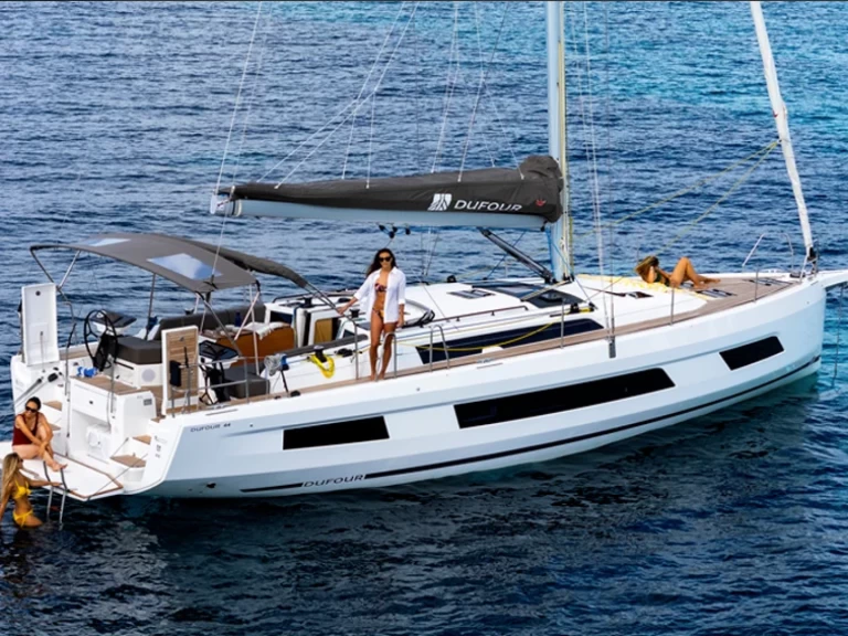 Pronajmout si Dufour Dufour 44 v Alimos