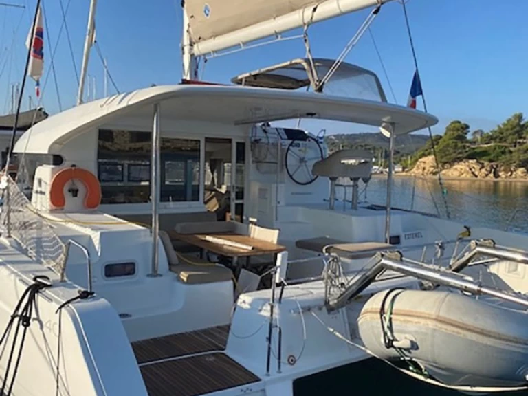 Pronájem Katamarán Lagoon s licencí