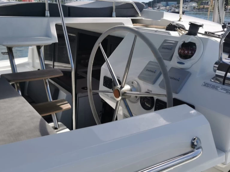 Pronájem Katamarán Fountaine Pajot s licencí