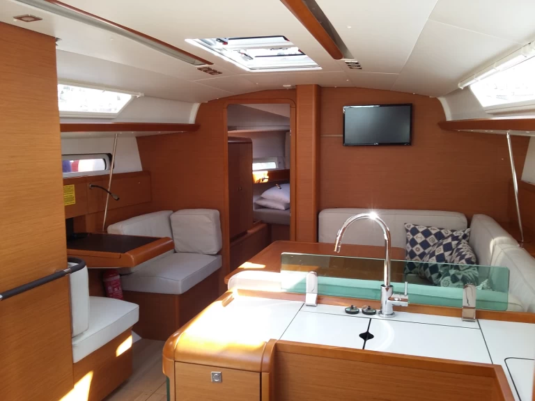 Jeanneau Sun Odyssey 419 jednotlivci a charterové společnosti v Palamos