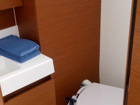 Pronajmout Plachetnice se skipperem či ne Jeanneau v Palamos