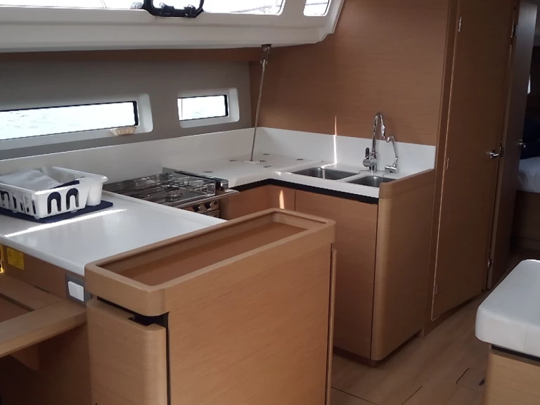 Pronájem lodi Palamos lákavé ceny Sun Odyssey 440