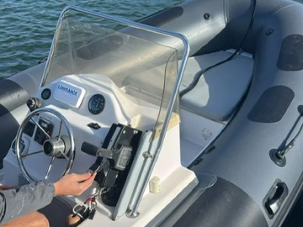 Pronajmout Polotuhá loď se skipperem či ne Sacs v Marseillan