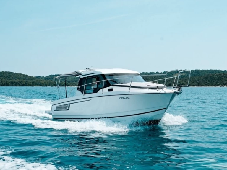 Pronajmout si Jeanneau Merry Fisher 795 v Trogir