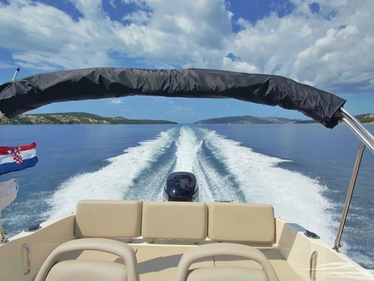 Pronájem lodi Trogir lákavé ceny Quicksilver 675 Activ Open