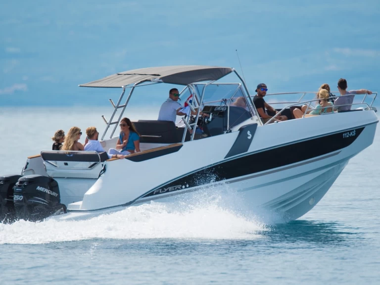 Pronajmout si Bénéteau Flyer 8.8 SPACEdeck v Trogir