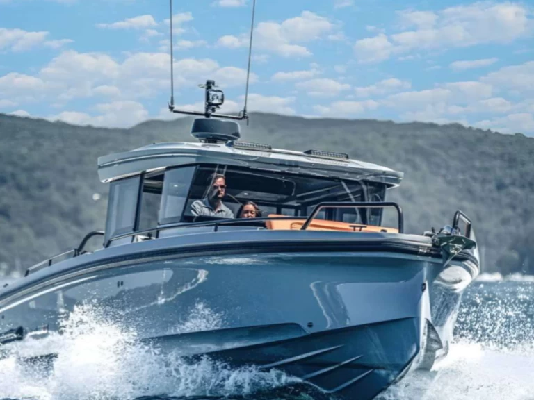 Axopar Axopar 37 XC Cross Cabin jednotlivci a charterové společnosti v Portofino